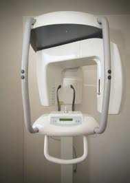 Jinou zobrazovací metodou využívající stejný fyzikální princip, tedy ionizující záření, je vyšetření počítačové tomografie (CT). Tento způsob vyšetření umožňuje současně zobrazit i měkké tkáně.