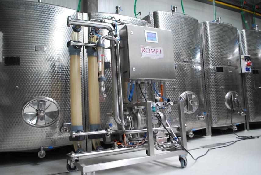 Cross-flow filtry se vyrábí v různých provedeních. Od jednoduchých jednomodulových typů vhodných pro malé vinařství až po dvacetimodulové typy vhodné pro velké vinařské provozy.