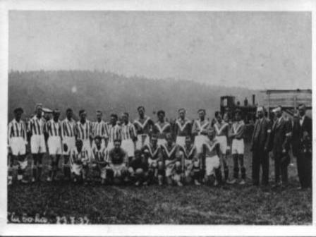 Úvod Kopaná se v Jesenici začala hrát v letech 1929-1930 proti týmům z okolních vesnic.