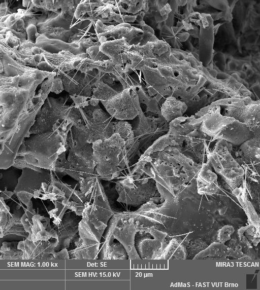 Při výpalu AAS malt na 200 ºC není patrné zmenšení trhlin po ošetření v laboratorním prostředí.