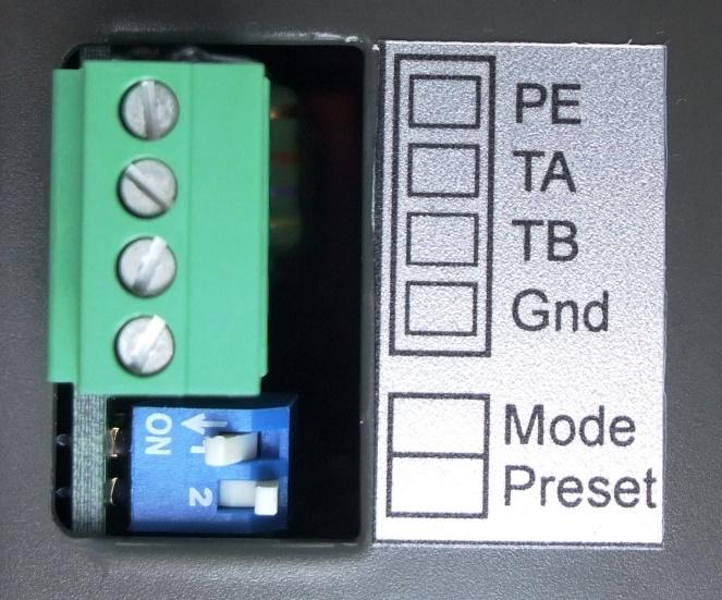 2.4 Přepínače S1 Mode a S2 Preset Přepínač S1 Mode Tímto přepínačem se provádí volba typu ovládání: Přepínač S1 Mode = ON 4 stupňové ovládání (pomocí pákového ovladače) Přepínač S1 Mode = OFF 3