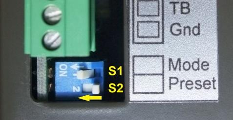 3 Uvedení do provozu 3.1 Instalace Vyjměte měnič DSV a I/O Interface z obalu a přišroubujte na montážní desku. Propojte I/O-Interface s měničem DSV přes rozhraní RS485 (viz kap.2.6).