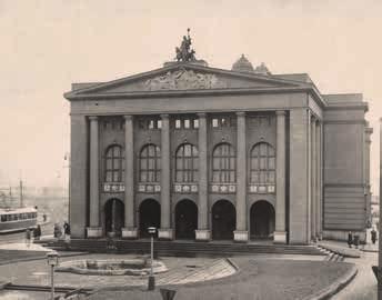 Poprvé byla tato opera uvedena v Národním divadle v Praze.