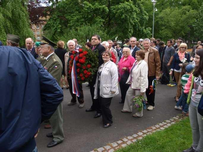 Městské sady Ústí nad Labem Terezín 2015 Letošní první máj v Ústí nad Labem Když ráno pořadatelé připravovali v ústeckých Městských sadech pódium pro letošní oslavu Svátku práce, pořádanou OVKSČM,