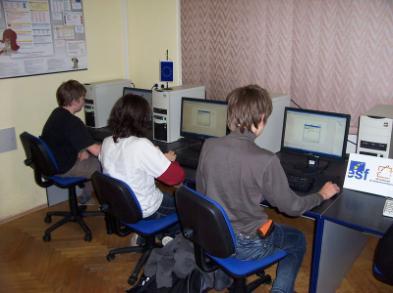 Pro učitele anglického jazyka byly uspořádány semináře zaměřené na prezentace a interaktivní tabuli při vyučování. Projekt bude probíhat do června 2012. Více o projektu na www.vctu.cz/angličtina.