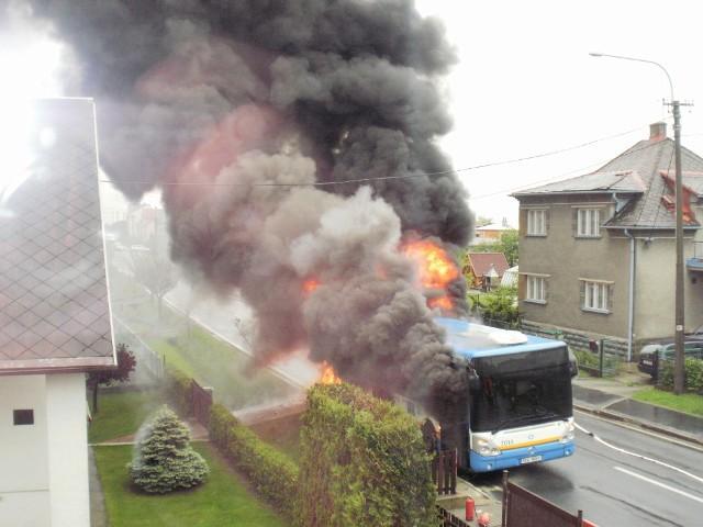 Hasičský Požár autobusu městské hromadné dopravy, ul. Aleje, Ostrava-Hošťálkovice Datum a čas ohlášení: 14.05.