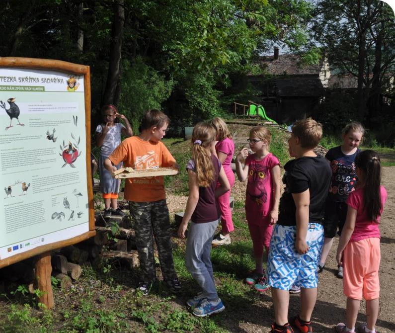Vybudována byla stezka, která zahrnuje včelí úly, vytvořeným žížalištěm, krmítky pro ptactvo, kompost vodní tůně s tradičními rostlinami a živočichy,