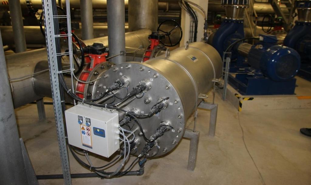 Obr. 6. 24 Instalovaný UV reaktor [zdroj: ] Servisní zásahy jsou pravidelné a souvisí s rámcovou smlouvou od dodavatele UV zařízení.