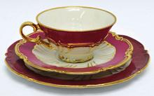 Porcelán, výška šálku 5,5 cm, průměr desertního talíře 20 cm, purpurové kanty, malba zlatem, značeno G.