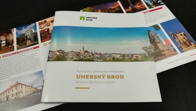 Uherský Brod: nový propagační materiál Pro blížící se turistickou sezonu nachystali pracovníci infocentra nový propagační materiál.