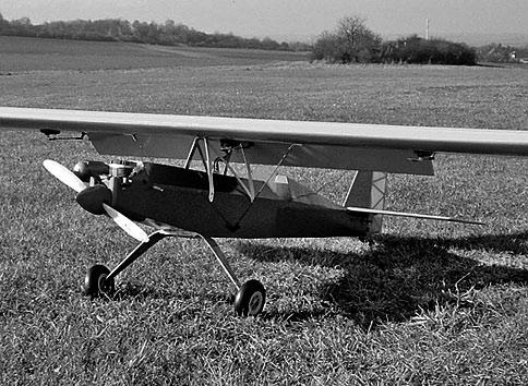 Převážně bal zový model je určen pro mírně pokročilé RC polomaketa britského letounu z I.