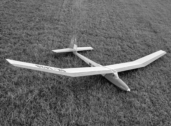 Brigadýr 182 Bzuk 183 Elf Biplane Rekreační RC elektrovětroň pro pohodové létání za klidu má