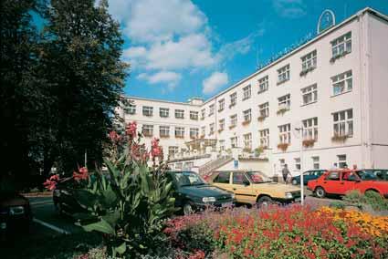 Ostravsko Moderní rehabilitaãní sanatorium léãebn ch lázní Darkov, kde se léãí poruchy pohybového ústrojí. obyvatel na km 2, coï souviselo s intenzivní urbanizací, která vyvrcholila v 50. letech.