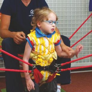 Pro pobyt doma potřeboval polohovací zařízení, ve kterém by mohl být krmen a sledovat pohádky, protože sám sedět zatím neumí. Dvojčátka Jakub a Matěj od narození bojují s dětskou mozkovou obrnou.