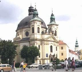 městských památkových rezervací. Ochrana vesnic byla v tehdejší době opět odsunuta na vedlejší kolej. Jedinou výjimkou byla památková rezervace lidové architektury Petrov-Plže, prohlášená v roce 1983.