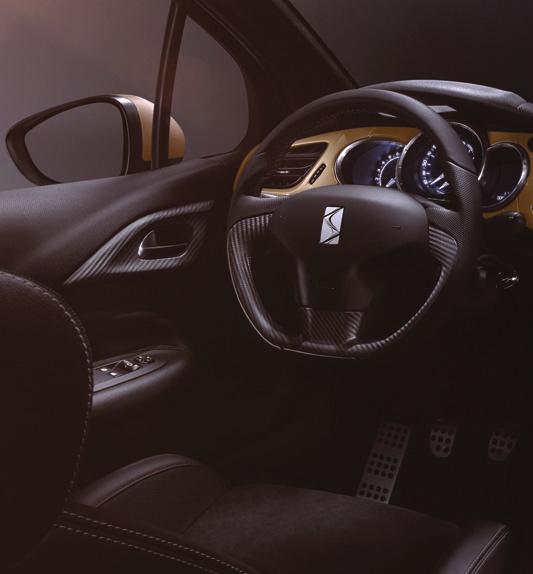 PASIVNÍ BEZPEČNOST Čelní a boční airbagy řidiče a spolujezdce s možností odpojení airbagu spolujezdce Hlavové airbagy pro první a druhou řadu sedadel Bezpečnostní pásy vpředu s pyrotechnickým