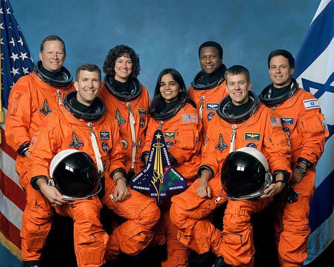 Posádka raketoplánu Columbia STS-107: (zleva) David Brown, Rick Husband (velitel), Laurel Clarková, Kalpana Chawla, Michael