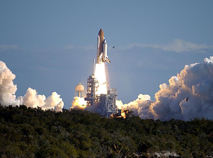 gov/gallery/images/shuttle/sts-107/html/sts107-s-002.html) Start raketoplánu Columbia STS-107 (16. 1. 2003).