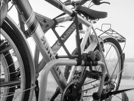 ebenso wie beim ersten Rad beschrieben. Eventuell ist es erforderlich die Fahrräder individuell auf dem Heckträger zu versetzen, damit die Rahmenhalter korrekt befestigt werden können.