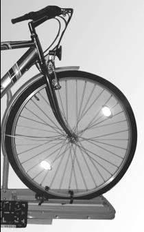 zweiter Gurt Sicherheit s gurt Abklappen des Fahrradträgers Wenn Sie den Abklappmechanismus bedienen wollen, halten Sie unbedingt mit einer Hand den U Bügel fest, damit der Träger nicht schlagartig