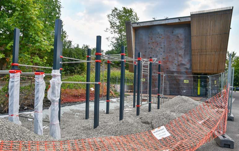 Zájemci si mohou zacvičit na hrazdách, žebřinách, gymnastických kruzích, bradlech a stupňovitých lavicích. Hřiště tvoří celkem 22 cvičebních prvků z odolných nerezových materiálů.