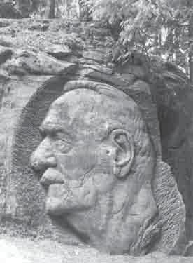 Obr. 6: Reliéf hlavy hudebního skladatele J.B.Foerstra od sochaře Karla Otáhala na východním svahu Opatovické hradisko. Fig.