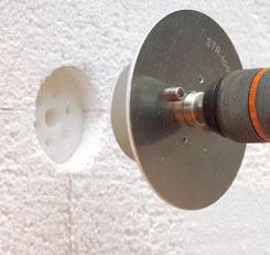 menší než 100mm, musí být provedena zkouška in situ pro stanovení charakteristické síly na mezi vytažení hmoždinky z materiálu nosné vrstvy podkladu podle ČSN 73 2902, příloha A.