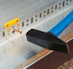 2 3 cm od okraje desky a šířka hmoty vydávkované z pistole je cca 2 2,5 cm po obvodu desky. sebe je nepřípustné.