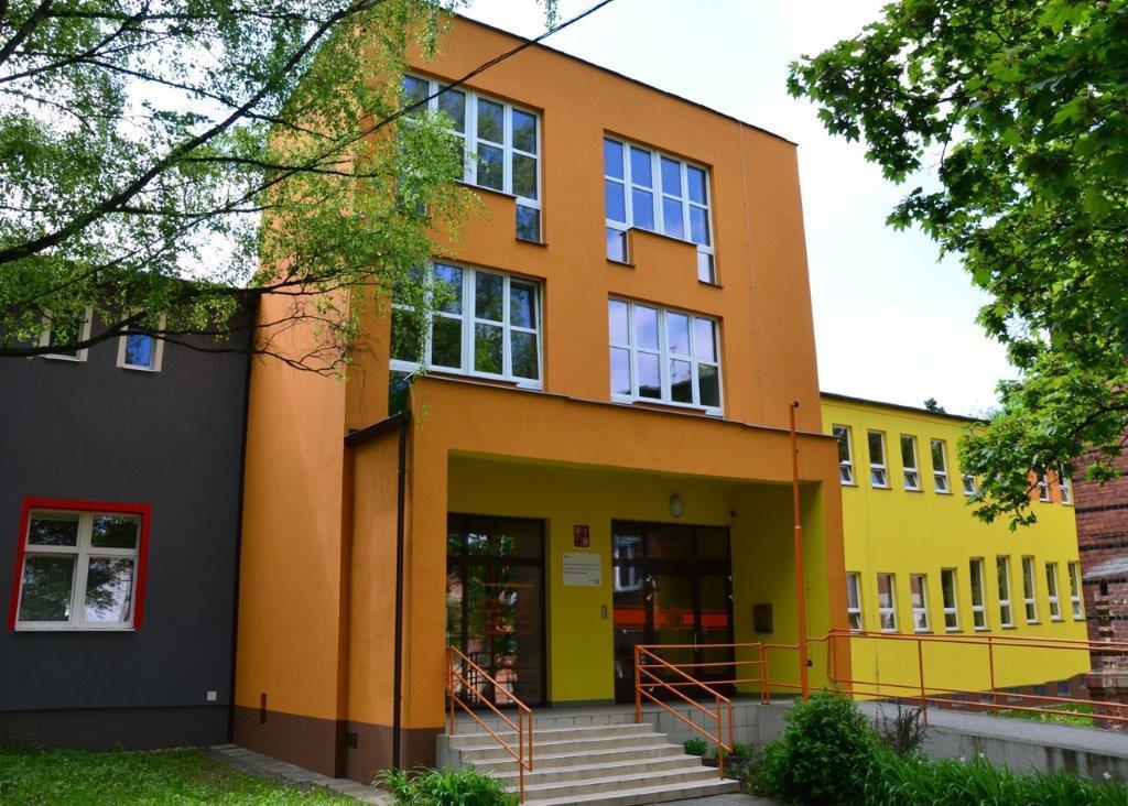 Fotogalerie Interiér školy Výrobky kuchařů a pekařů, kterými se prezentují na rautech Foto z akcí školy Příloha projekty Příloha spolupráce s firmami a soc.