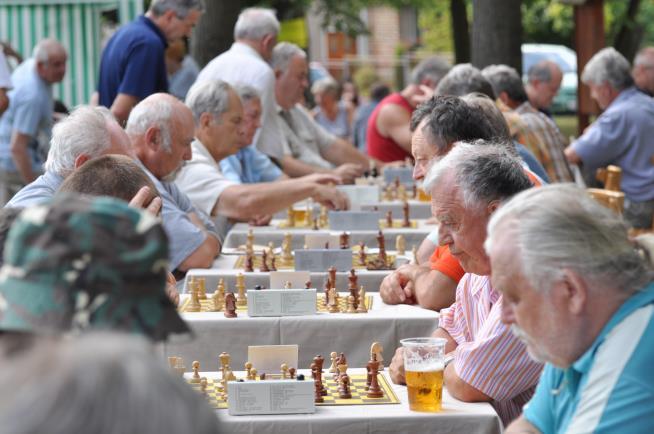 Od ní se odvíjejí všechny seniorské turnaje v sousedních státech.