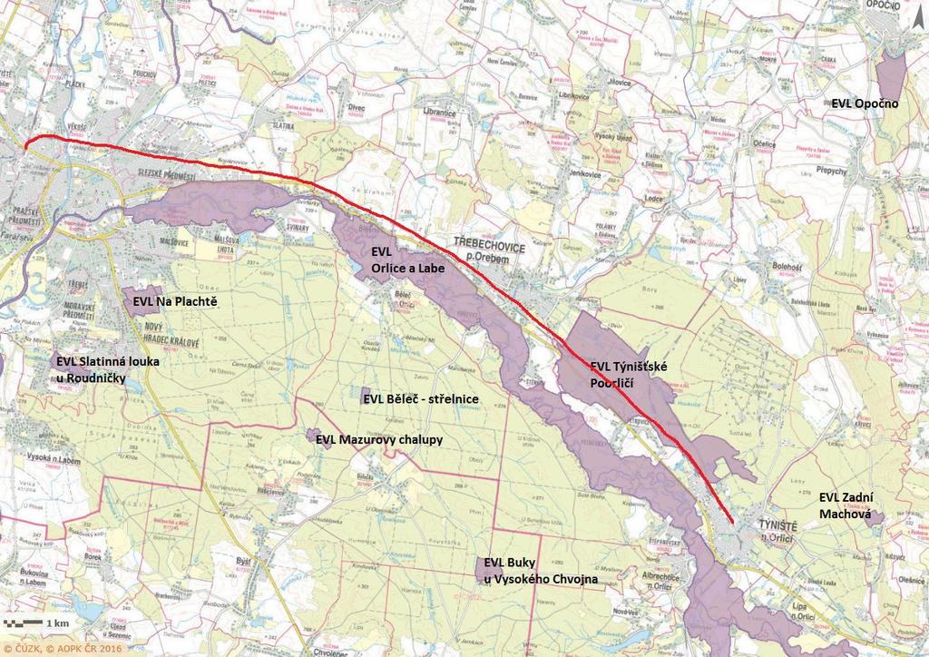 Obr. 2 EVL (fialově) v okolí záměru (červeně záměr) Trať v délce 22 km prochází v blízkosti EVL Orlice a Labe.