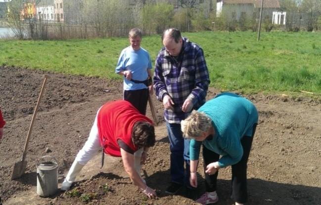 Vzhledem k tomu, že v našem Domově žijí i partnerské dvojice, je na domově Duha jeden partnerský