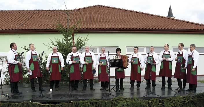 Vesnický folklor 2017 Sirková komise aneb ze života Stoprounského vinaře Jarmila Frantová Ti Stoprounští vinaři, když se jim rok vydaří, /: dobrá vína dělají, při práci si zpívají.