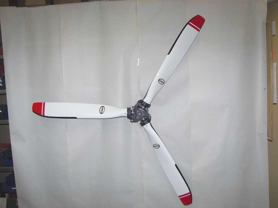 101.6 (6xØ13) INDEX 1700 ZMENA Celokompozitová, za letu stavitelná vrtule KA-4 / 2 a 3listá Nejlehčí model za letu stavitelné vrtule, vyvinutý na základě úspěšného profilu KA-1.