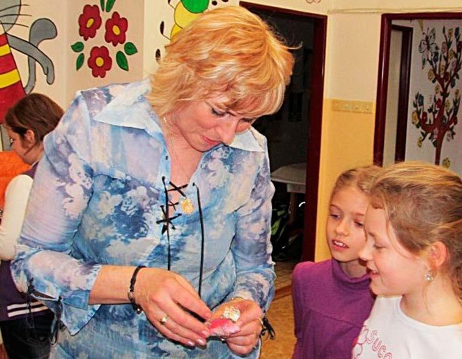 Poděkování pedagogům Průměrný učitel vypráví. Dobrý učitel vysvětluje. Výborný učitel ukazuje. Nejlepší učitel inspiruje. Tento citát kdysi dávno pronesl americký spisovatel Charles F.