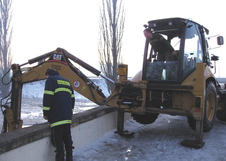 Pravda je bezesporu uprostřed, ale ve své paličatosti hodlám i nadále nadržovat prvnímu obrazu našeho občanstva. Lidem se má fandit a ne je stále srážet.