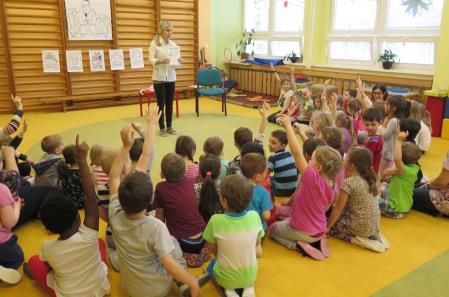 , zabezpečení přístupu k celoživotnímu učení, a tím uplatnění na trhu práce.