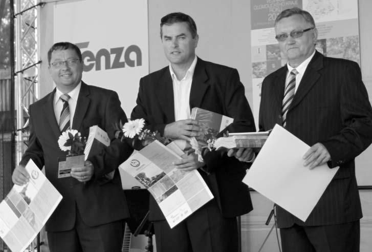 ZPRAVODAJ MIKROREGIONU ZÁHORAN číslo 19 * srpen 2012 15 Vesnice roku 2012 V leto ním roce probûhl jiï 18. roãník soutû- Ïe Vesnice roku Olomouckého kraje.