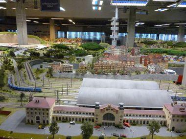 Karlovarského, Plzeňského, Středočeského, Libereckého kraje a Prahy. Expozice se stále rozšiřují. Celková plocha expozic již činí 3500 m2.