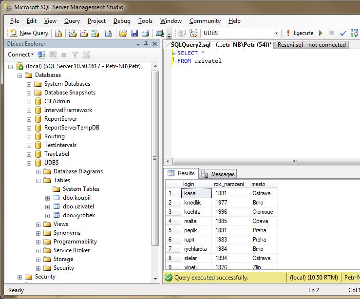 Microsoft SQL Server Management Studio (3) Aktuální databáze Vždy kontrolujte, se kterou databází pracujete Spuštění skriptu Též zkratka F5 Ladění skriptu