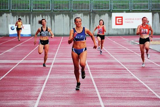 VETERÁNSKÁ ATLETIKA zpravodaj Sdružení veteránů Českého atletického svazu číslo 3 září 2009 V tomto čísle naleznete: Slovo úvodem MČR v běhu do vrchu Šárovcova Lhota-Zvičina MČR v chůzi na silnici v