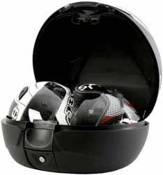 Topcase je standardně dodáván včetně adaptéru a montážní sady, která zajišťuje optimální montáž pro všechny skútry a motocykly.