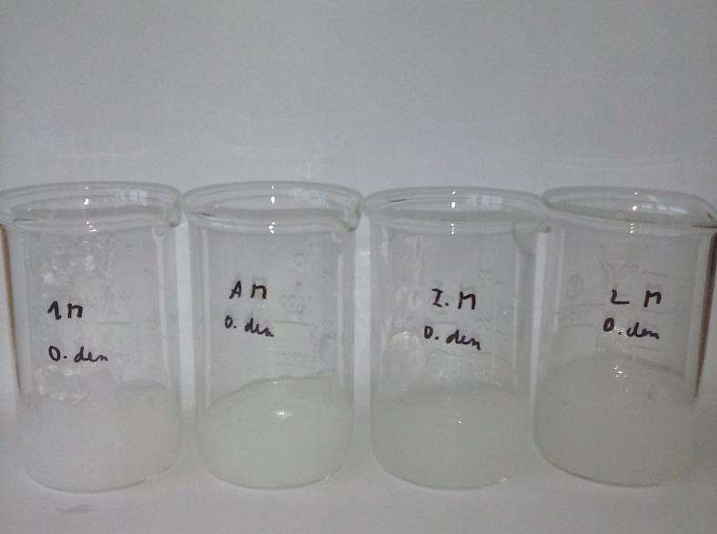 mandlovou a zleva s hřebíčkovým, skořicovým, tymiánovým a citronovým esenciálním olejem V průběhu skladování došlo u gelů s
