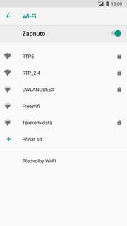 Telefon začne automaticky vyhledávat okolní Wi-Fi sítě.