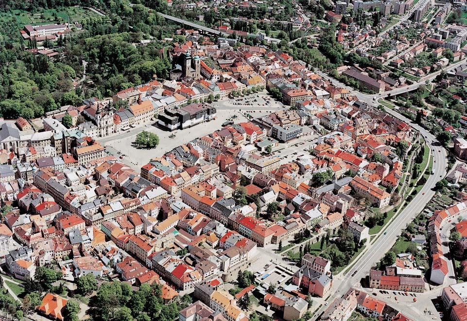 Okres Jihlava biotopû. Zemûdûlská krajina byla silnû po kozena hlavnû neuváïen m velkoplo n m odvodnûním, které zásadním zpûsobem zmûnilo vodní reïim celé krajiny.