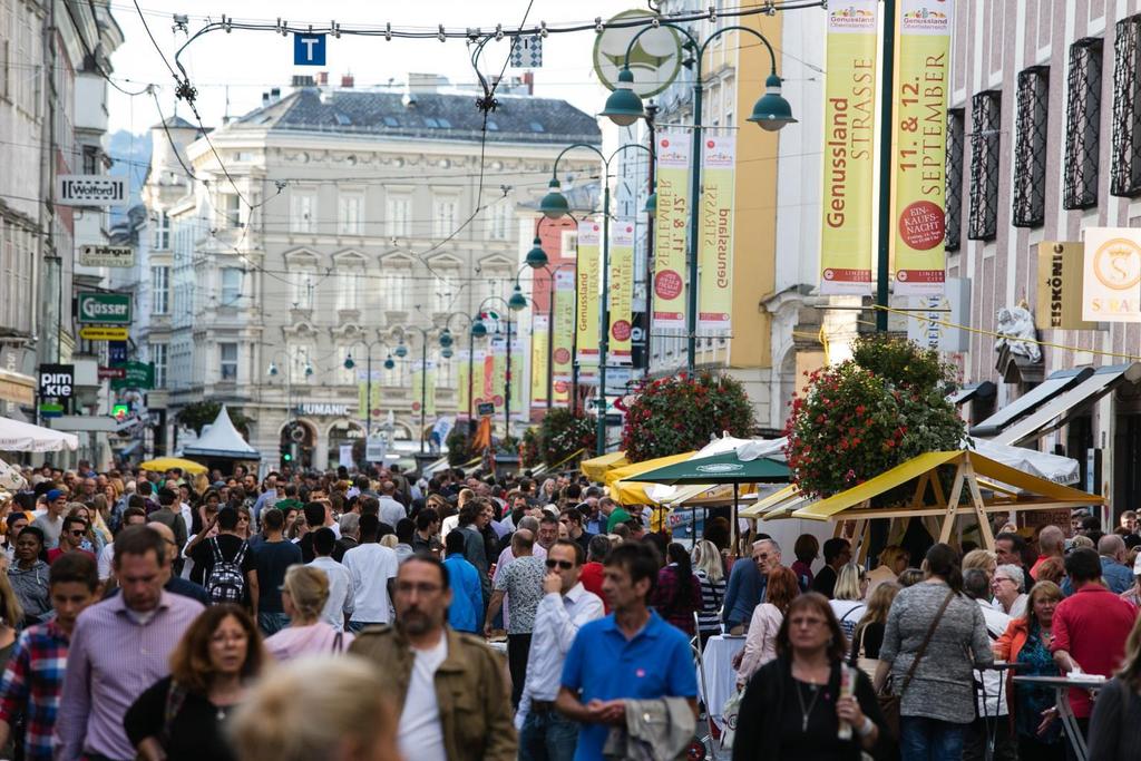 Koncept prezentace jižních Čech OD NÁMĚSTÍ MARTIN LUTHER PO BISMARCKSTRASSE - AKTIVNÍ A HRACÍ ZÓNA GASTRO - Nealko nápoje - Zdravá strava - Jídla pro děti DOPROVODNÝ PROGRAM -