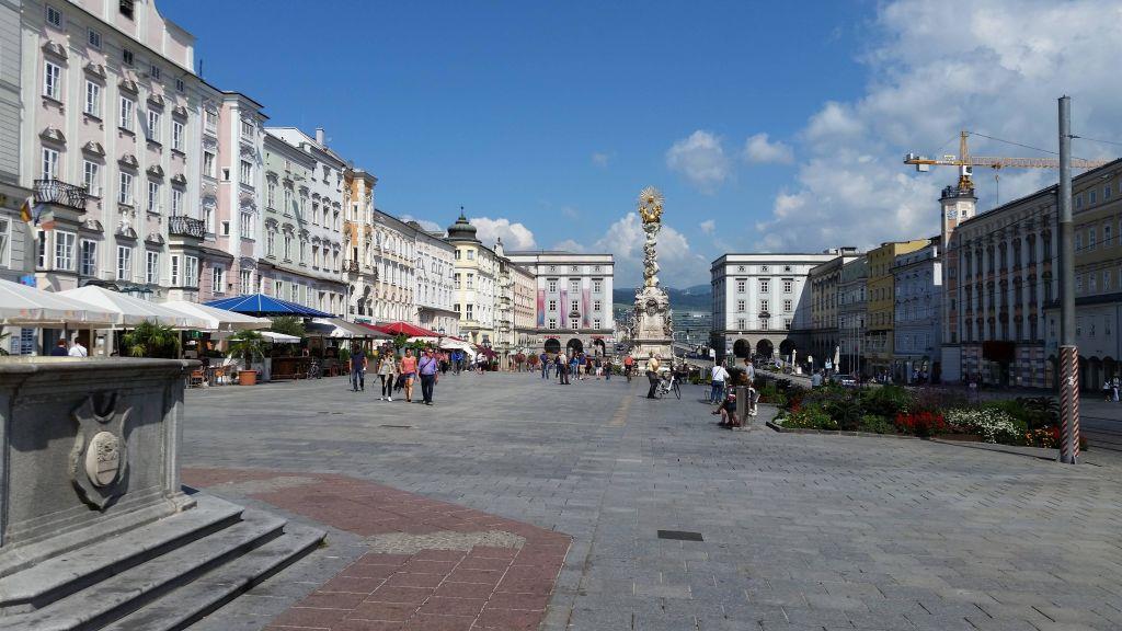 Koncept prezentace jižních Čech PREZENTACE HAUPTPLATZ JIHOČESKÁ VESNICE GASTRO - Pivo, ideálně partner Budvar - Alkoholické nápoje - Pražená káva - Nealko nápoje, ideálně partner akce s rozmístěním