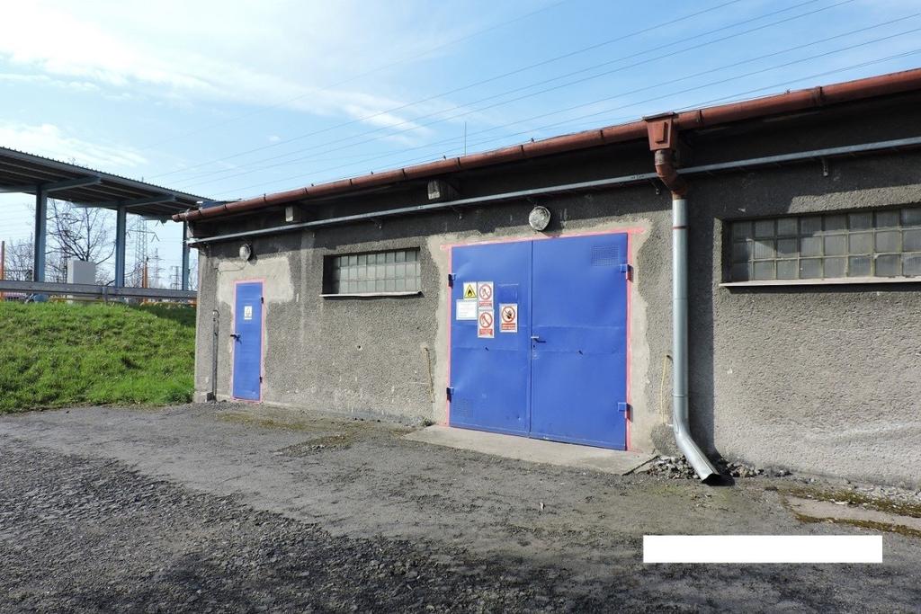Obrázek 9 Celkový pohled na sklad odpadů A Všechny odpady jsou označeny tabulkou s názvem odpadu a katalogovým číslem odpadu, jménem odpovědné osoby a dalšími náležitostmi, u nebezpečných odpadů je