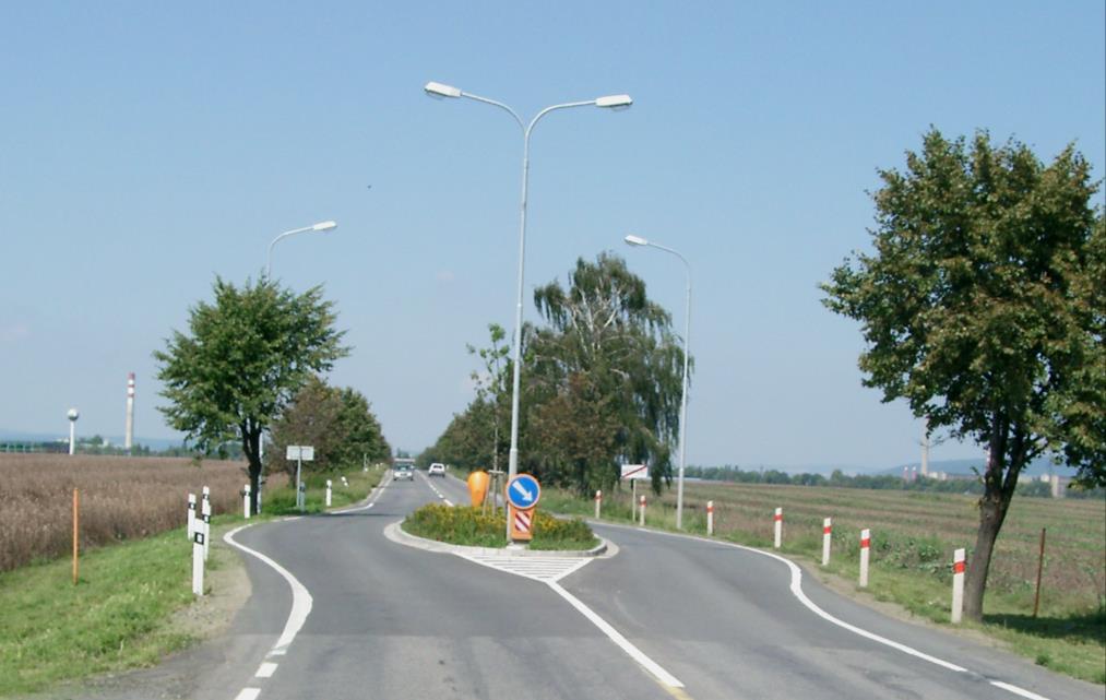 Vjezdové ostrůvky do obcí oboustranné vychýlení zvýraznění