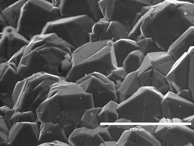 boru (trimethylbor) Krystalizační centra na povrchu